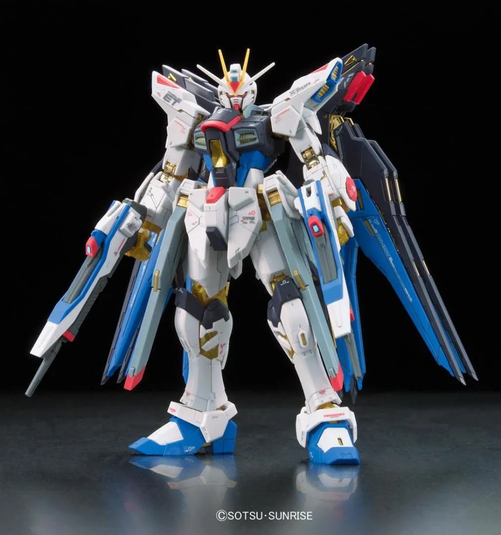 GUNDAM - Model Kit - Real Grade - ZGMF-X20A Strike Freedom - 13 CM